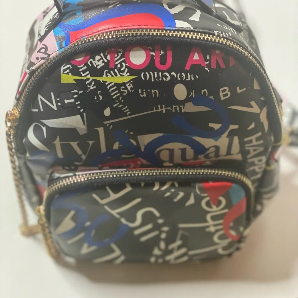 Colorful backpack - Picture 3 of 3